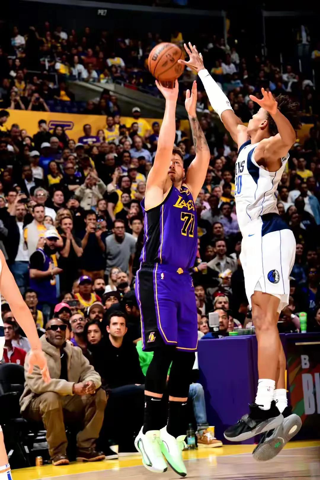 包含火箭勇士再现恶斗战术谁将将现NBA要角的词条