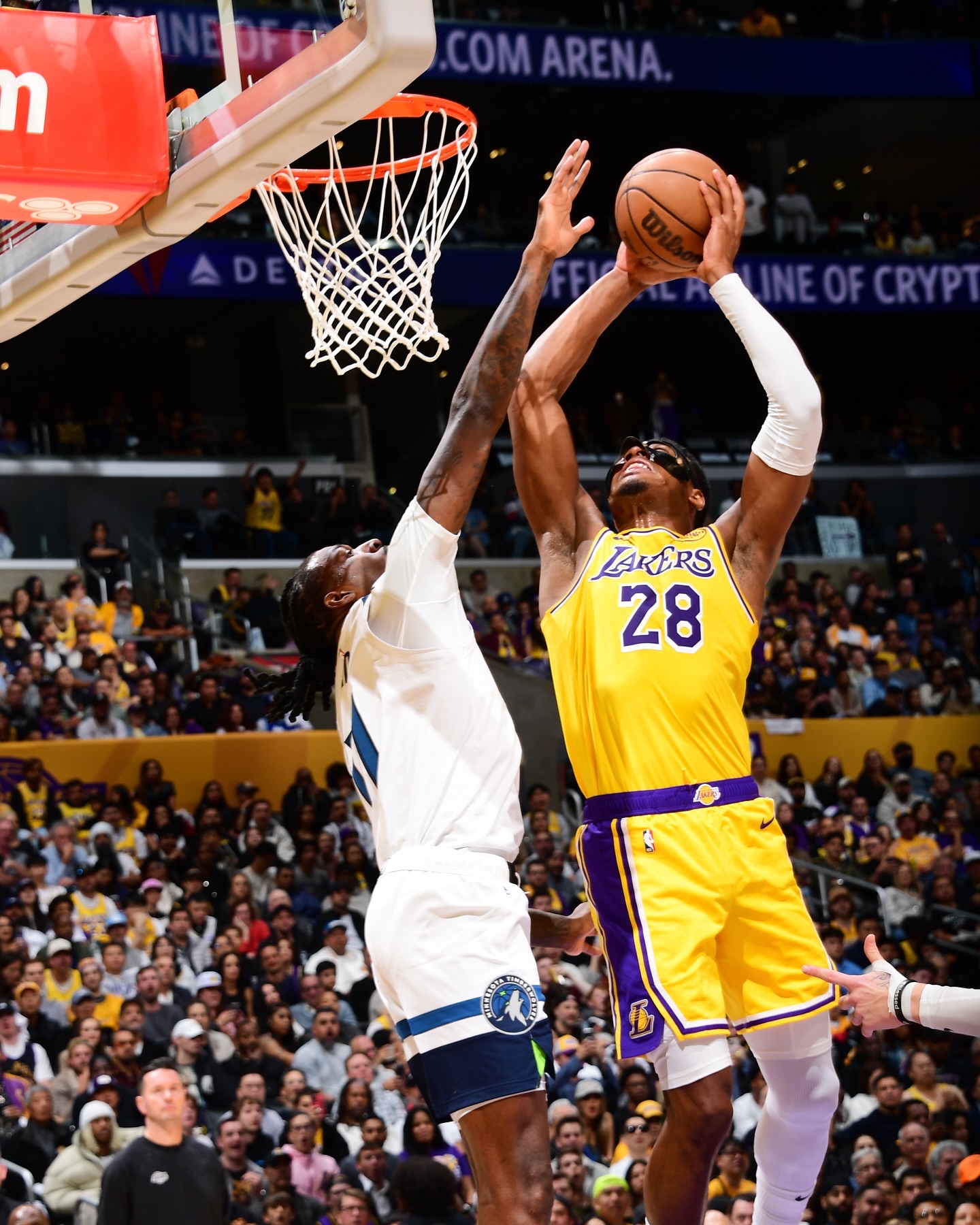 湖人主场大胜森林狼，取得胜利