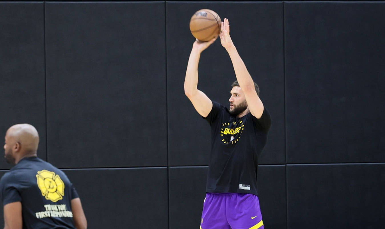 湖人主帅指挥奇兵完美逆袭 湖人主帅指挥奇兵完美逆袭