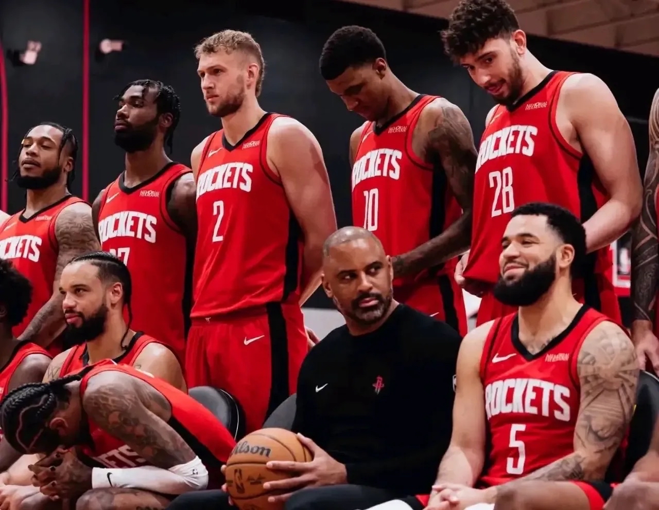 火箭客场战胜勇士，跻身西部前八