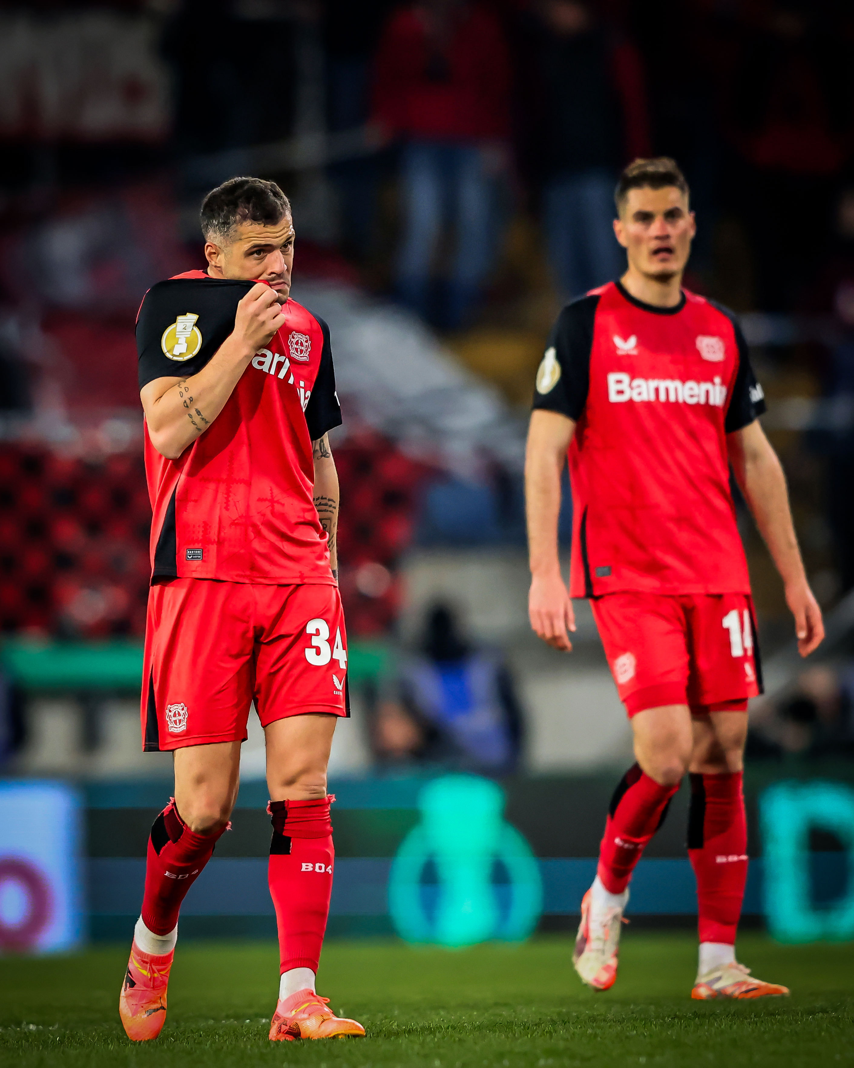 勒沃库森队成功击败对手迈向胜利之路