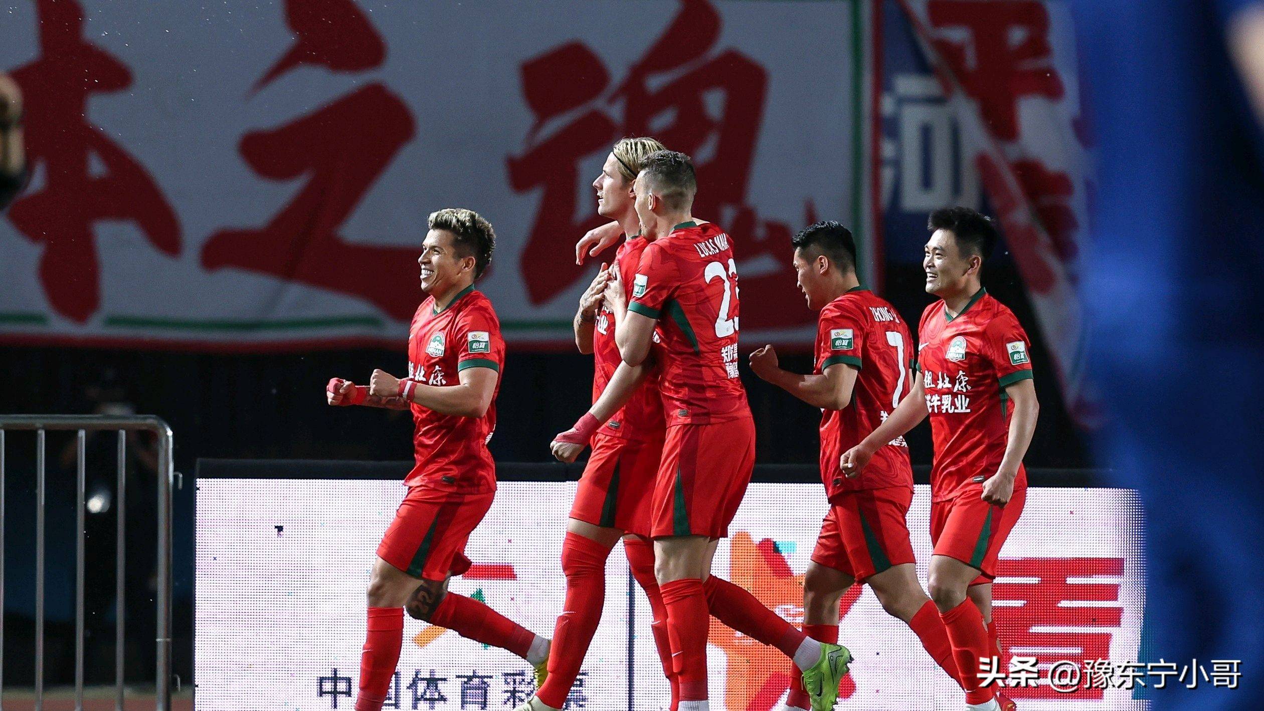 高能比赛火花四溅，球队实力日渐增强的简单介绍