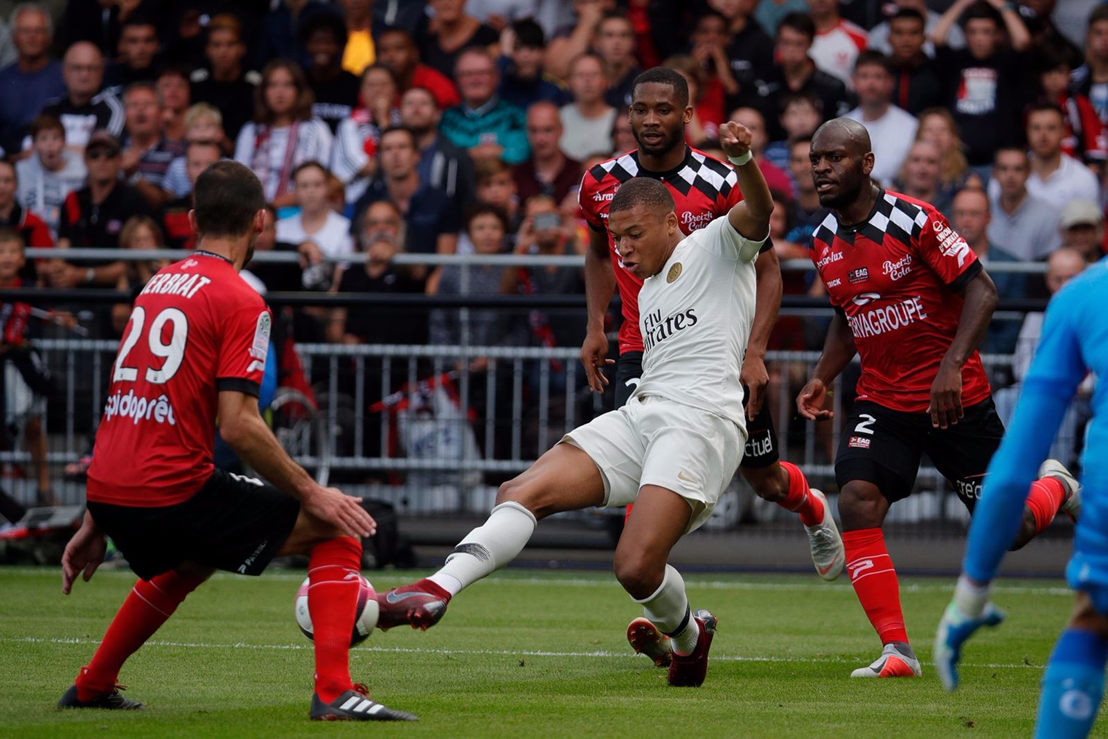 关于巴塞罗那对阵马赛,关键战役即将展开的信息 关于巴塞罗那对阵马赛,关键战役即将展开的信息